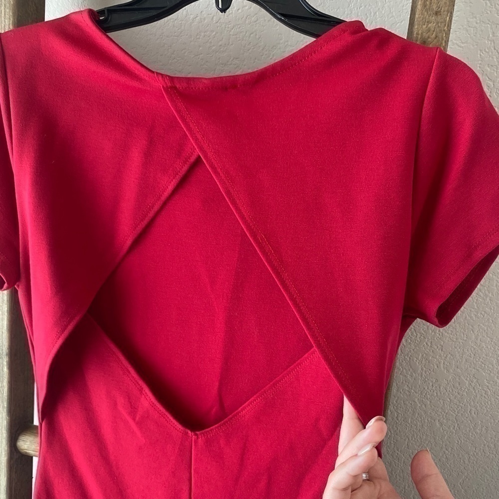 NWT - bodycon red dress with t-shirt style sleeves - Picture 6 of 6